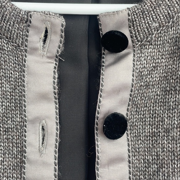 Stylish button-up Emporia Armani sweater. - Picture 3 of 4